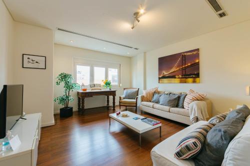 Rent4Rest Lisbon Family & Friends apartment in Roma Avenue, Lisabon
