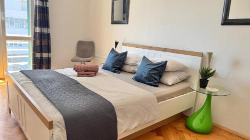 Basic Triple Room with Shared Bathroom image 10