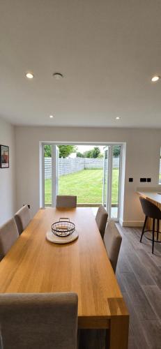 Brand New Family Friendly Home Anglesey in كيميس بي