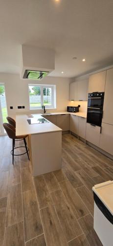 Brand New Family Friendly Home Anglesey in كيميس بي
