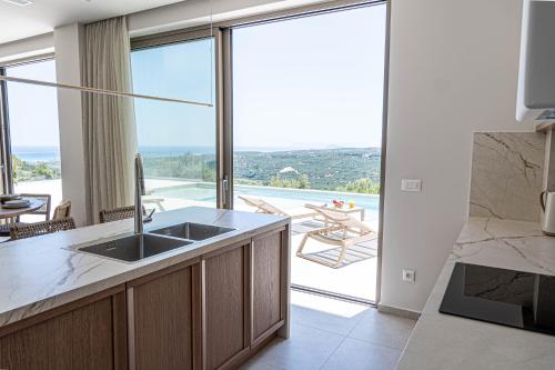 Ataraxia Villa near Monumental Olive Tree of Vouves