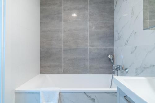 Banheiro, Park Śląski Charming Apartment by BookingHost (Park Slaski Charming Apartment by BookingHost) in Welnowiec