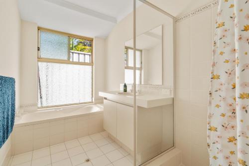 SPACIOUS JANDAKOT HOUSE FOR FAMILY AND BUSINESs in แคนนิง เวล