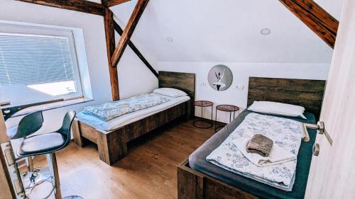 2 bedrooms, 4 beds