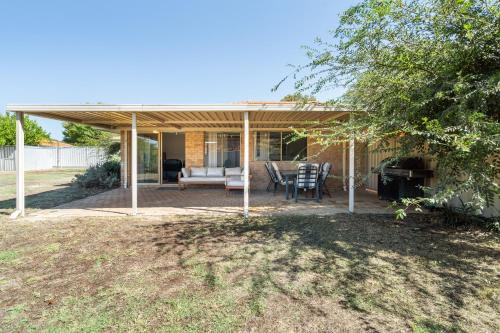 SPACIOUS JANDAKOT HOUSE FOR FAMILY AND BUSINESs in แคนนิง เวล