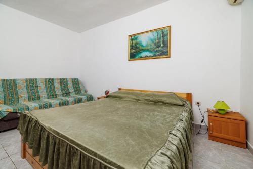 Apartments Irmica - by the sea - image 13