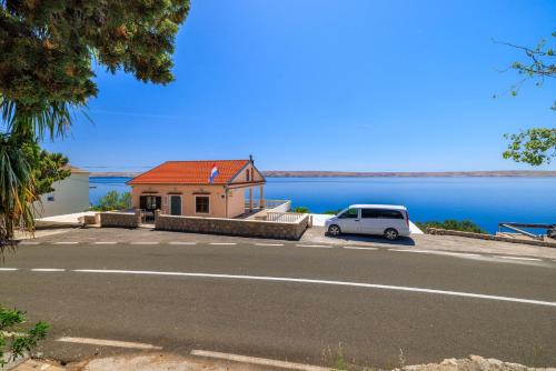 Apartments Irmica - by the sea - image 12
