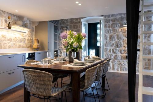 Heritage house Stone Orchard in Orasac