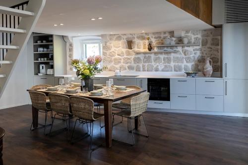 Heritage house Stone Orchard in Orasac
