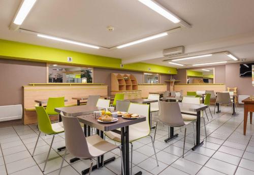 Restaurant, B&B HOTEL Aurillac Le Lioran in Aurillac