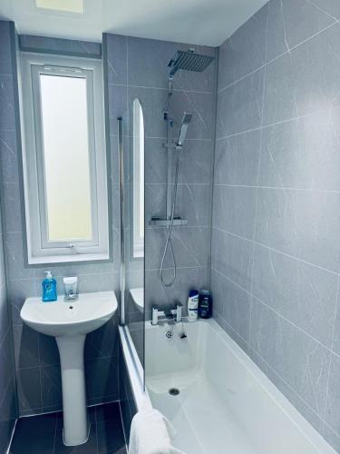 Modern 2 Bedroom with extra Loft Bedroom, Glasgow (zdjęcie 9)