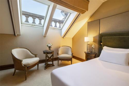 Premium Double or Twin Room image 7