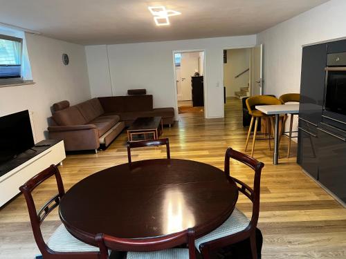Geräumige Unterkunft auch familienfreundlich bis 4 Personen Köln, Köln (Foto 8)