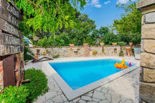 Rustical Vila VERDE with traditional Tavern & Pool, Jasenice (foto 7)
