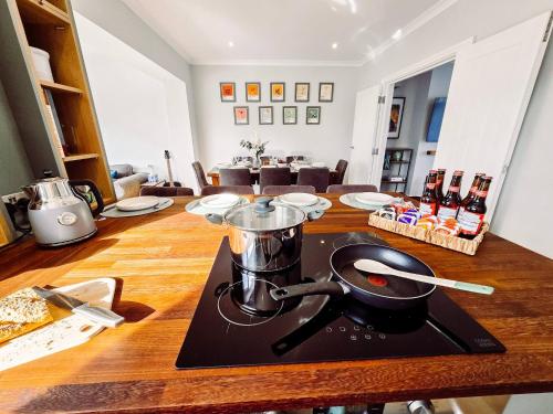 4-Bed Work Retreat | Dover | Wi-Fi & Parking gîte à louer The Varne