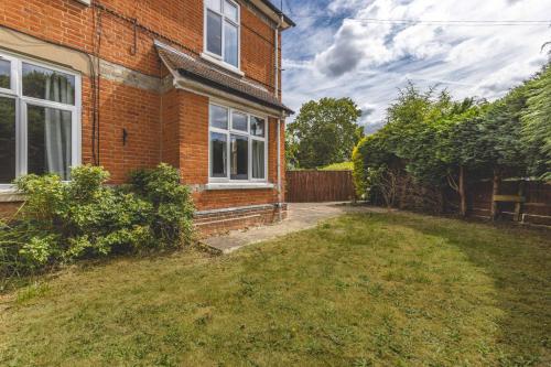 2 Bed Close to Windsor Castle, Ascot Races - By Tempstay in Ascot