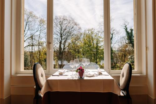 Instalaciones, Le Chateau de Namur in Namur Suburbs
