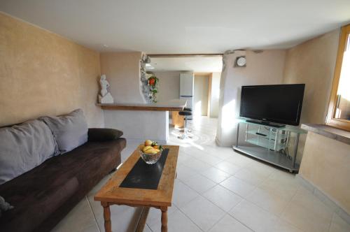 Lakeside Apartment - image 4