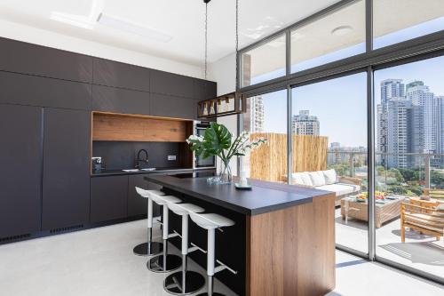 Luxury 4BR Penthouse 360 Sea Views Bat Yam in 貝特雁