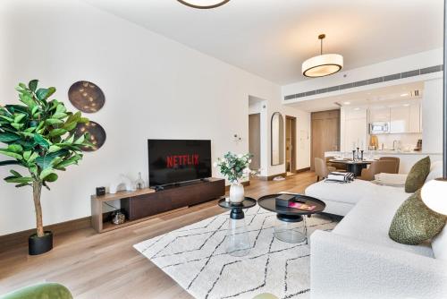 Stylish 1 BR in Canal Front with Pool and Gym Access, Dubai (photo 3)