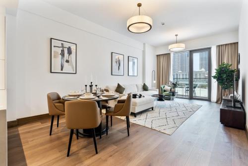 Stylish 1 BR in Canal Front with Pool and Gym Access, Dubai (photo 11)