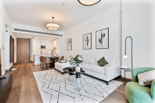 Stylish 1 BR in Canal Front with Pool and Gym Access, Dubai (photo 9)