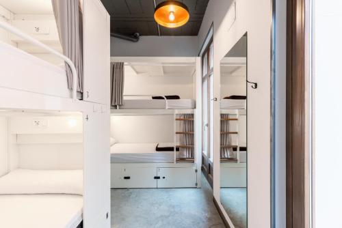 Black Swan Hostel Granada in Granada