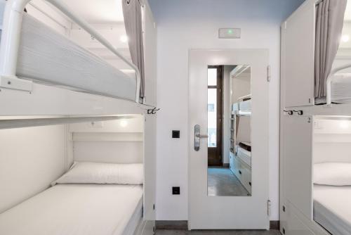 Bed in 4-Bed Dormitory Room image 3