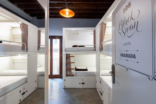 Bed in 8-Bed Mixed Dormitory Room room in Black Swan Hostel Granada