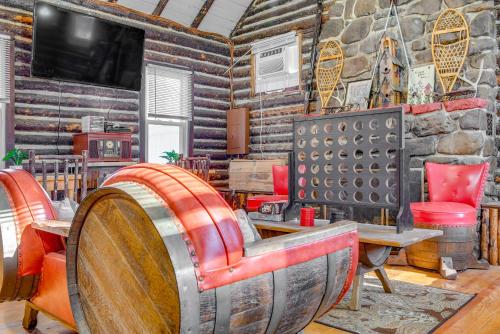 Rustic Blakeslee Cabin with Gas Grill Near Skiing! in Blakeslee, USA