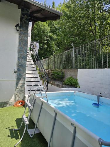 Peldbaseins, Casa Pina in Mioglia