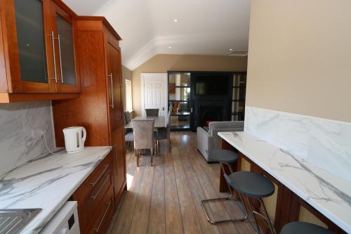 A szálláshely kívülről, The East Wing Apartment in Claremorris