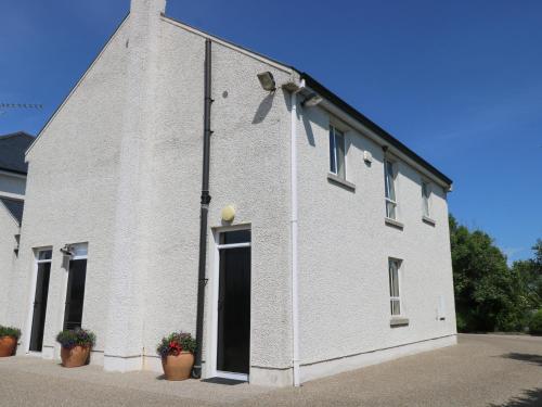A szálláshely kívülről, The East Wing Apartment in Claremorris
