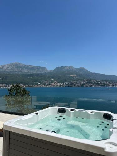 Azurno Pristaniste 3 in Zvinje