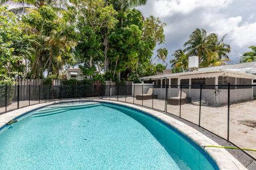 3BR Beach Getaway with Pool & BBQ