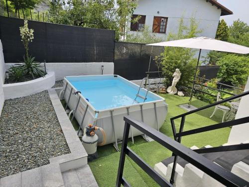 Peldbaseins, Casa Pina in Mioglia