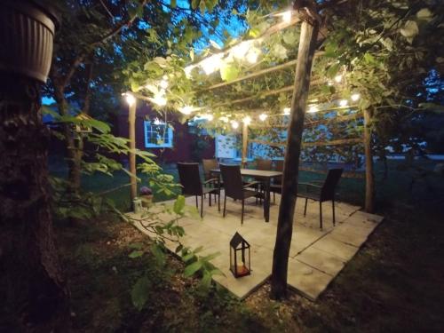 Three Little Birds Suite in Plaski