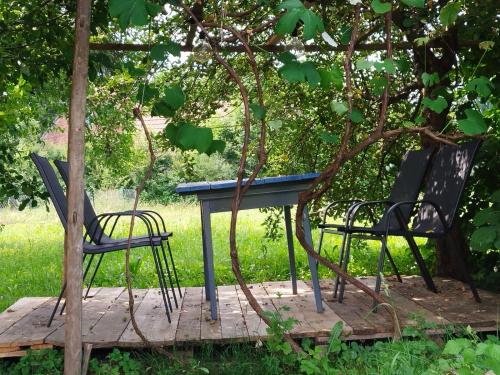 Three Little Birds Suite in Plaski