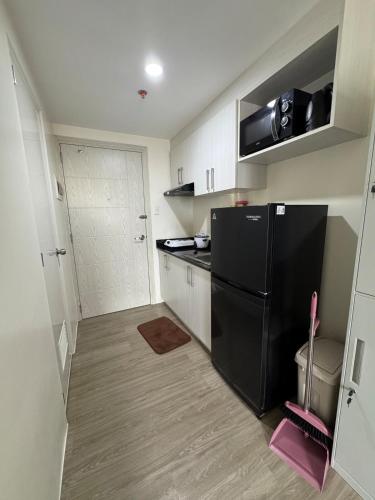 Jac's Hide Out 5, Manila