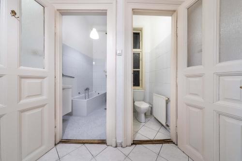 Ergola - spacious cozy 2 big rooms downtown home