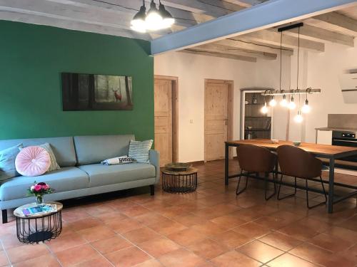 One-Bedroom Apartment with Bathroom