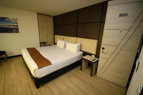 Superior Double Room image 7
