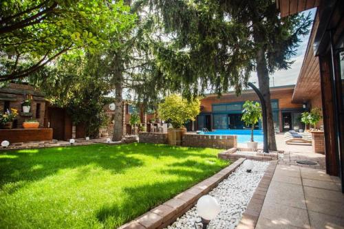 Avar Garden, Братислава (фото 8)