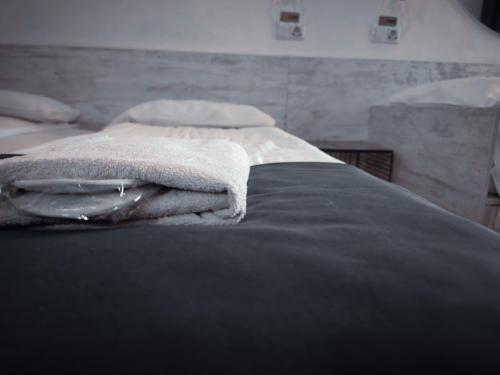3 twin beds