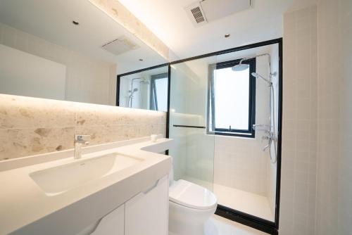 EHUB - Super Luxury Apt at the Bund Area with Big Balcony, Surrounded by Shopping & Dining, Shanghai (foto 4)