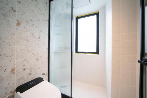 EHUB - Super Luxury Apt at the Bund Area with Big Balcony, Surrounded by Shopping & Dining, Shanghai (foto 7)