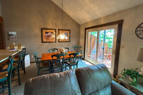 Big Boulder Lake Townhome in Lake Harmony, USA