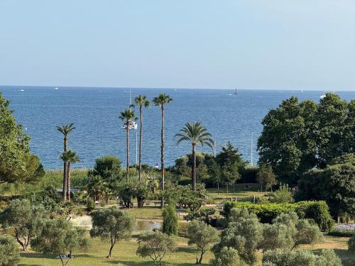 Appartements en bord de mer in Avenue de Cannes