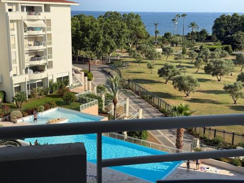 Appartements en bord de mer in Avenue de Cannes