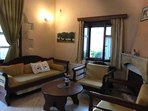 Apartment - Split Level with Partial Sea View image 4